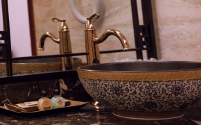 Bath room - Hồng Ngọc Hotels - Công Ty TNHH Hồng Ngọc